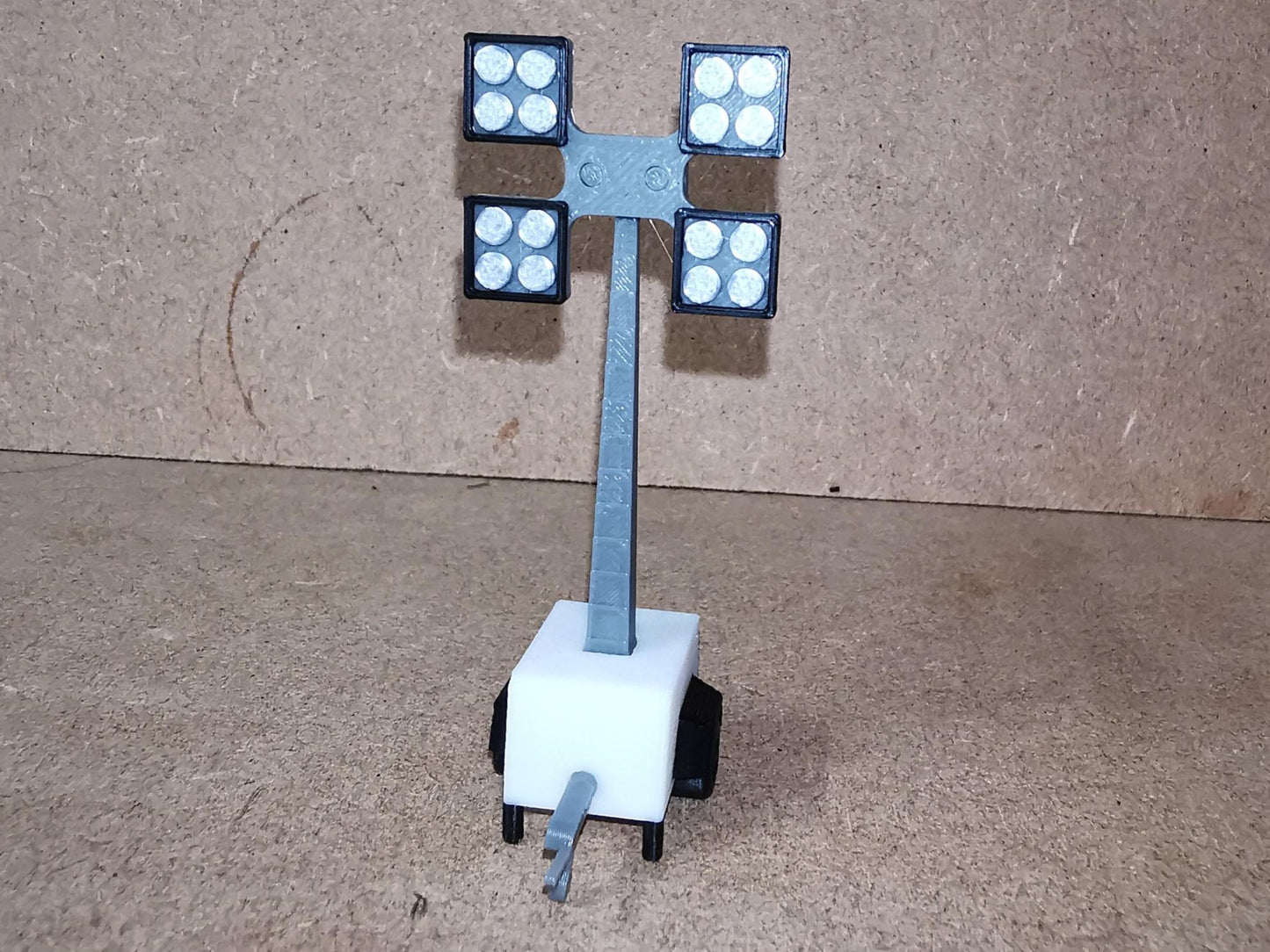 SET OF 2 PORTABLE FLOODLIGHT OO GAUGE 1:76 SCALE ROADWORKS CONSTRUCTION