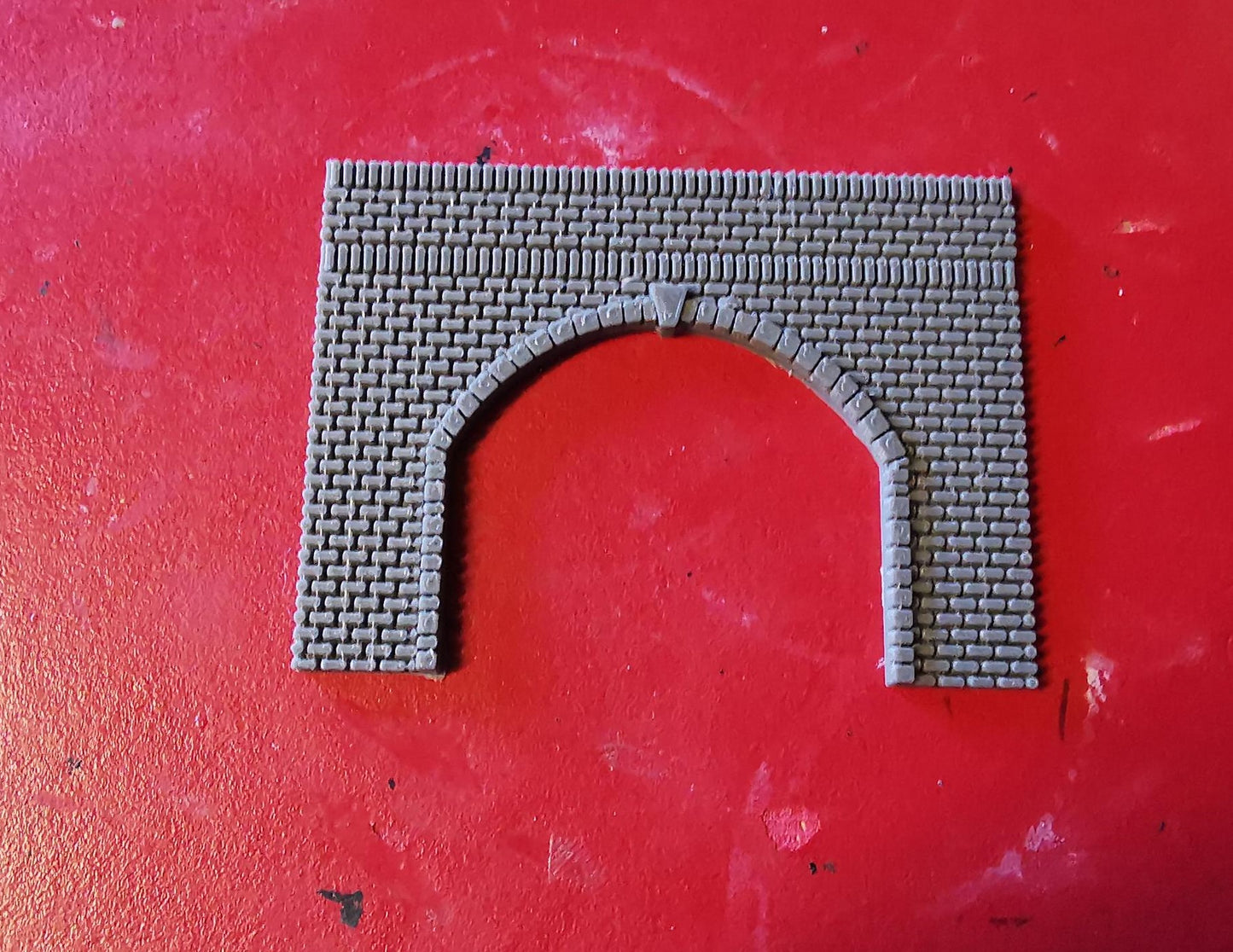 N gauge Double track tunnel With Retaining walls portal 3D printed with brick detail.
