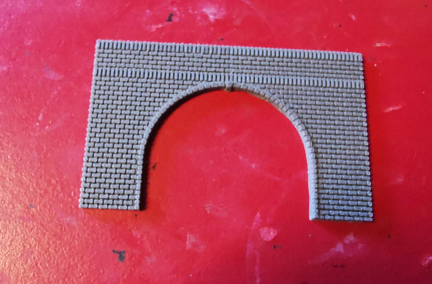 N gauge Double track tunnel With Retaining walls portal 3D printed with brick detail.