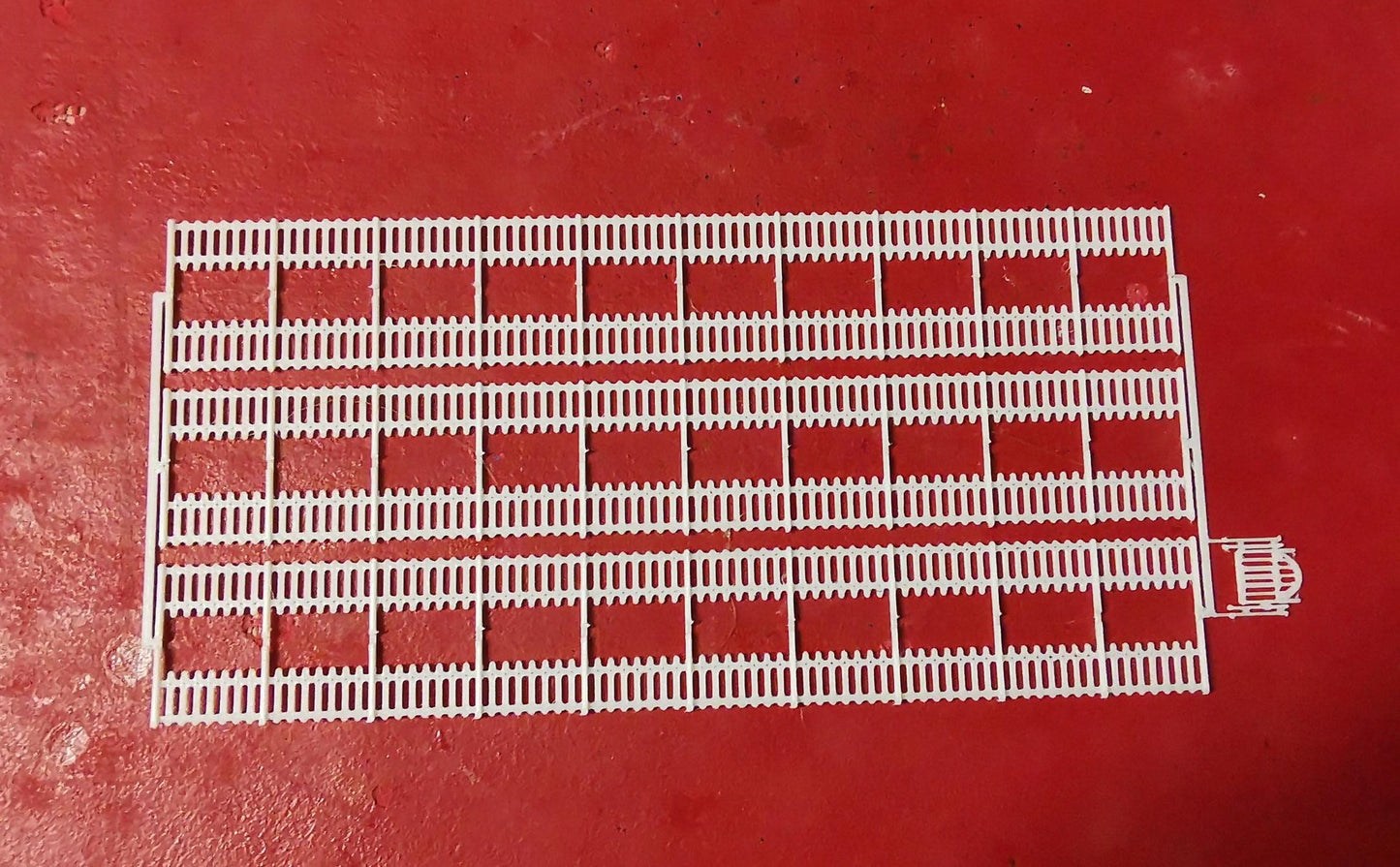 Model Railway N gauge, 1:160 scale Fence. Iron Railings with gate Black or White