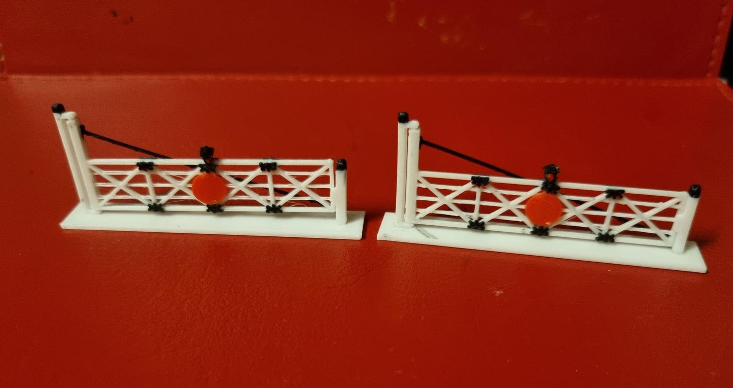 TT GAUGE 1:120 LEVEL CROSSING GATES 3D PRINTED IN BLACK AND WHITE .