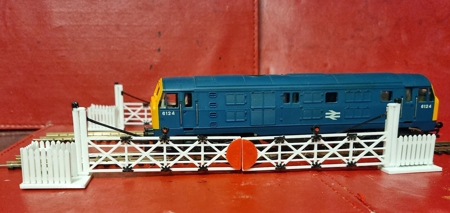 00 GAUGE 4 TRACK LEVEL CROSSING GATES 3D PRINTED HAND PAINTED DETAIL