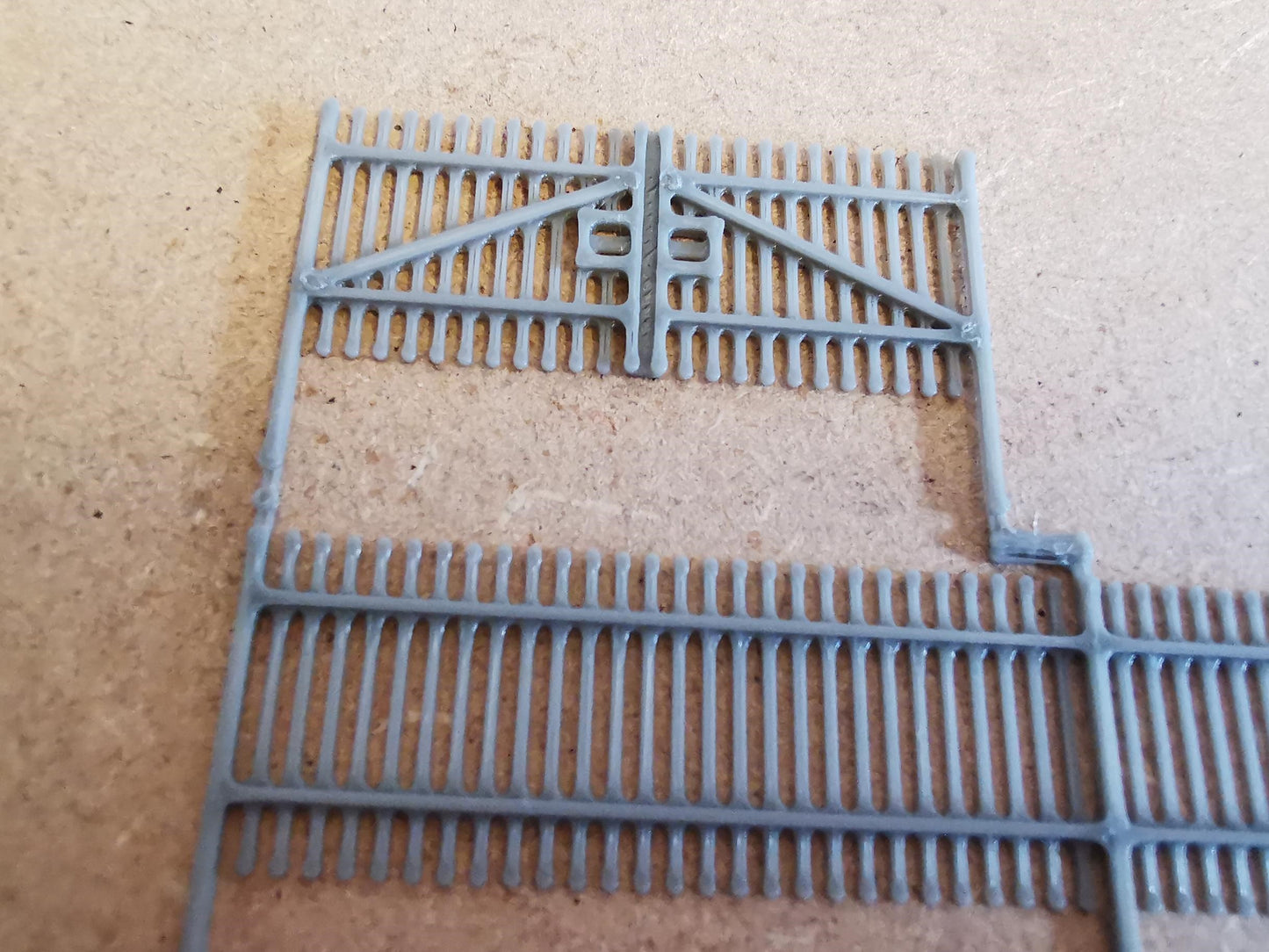 Model railway Scenery 1:120 Scale 8 foot Security Fencing  TTGauge