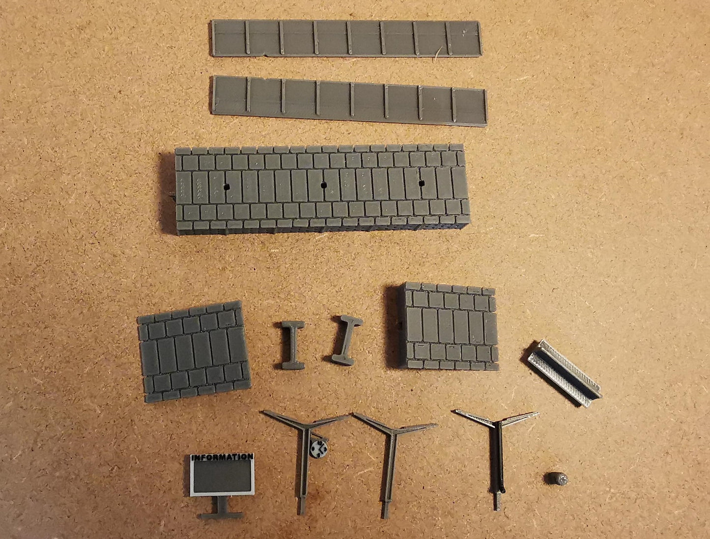 N Gauge 1:160 Station platform Extendable with furniture and roof options