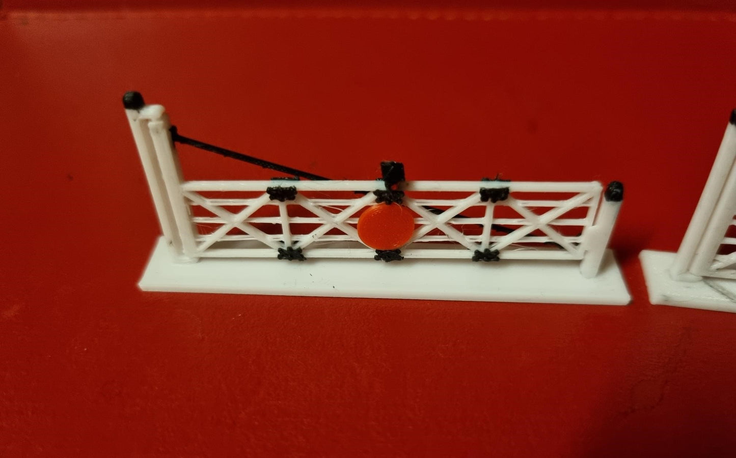 TT GAUGE 1:120 LEVEL CROSSING GATES 3D PRINTED IN BLACK AND WHITE .