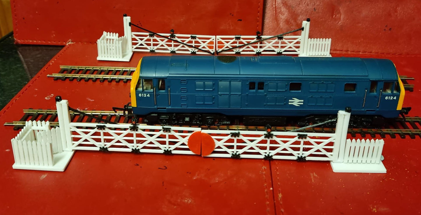 00 GAUGE 4 TRACK LEVEL CROSSING GATES 3D PRINTED HAND PAINTED DETAIL