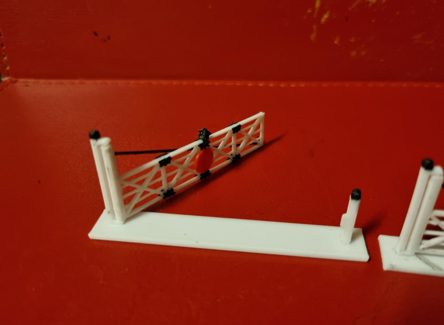 TT GAUGE 1:120 LEVEL CROSSING GATES 3D PRINTED IN BLACK AND WHITE .