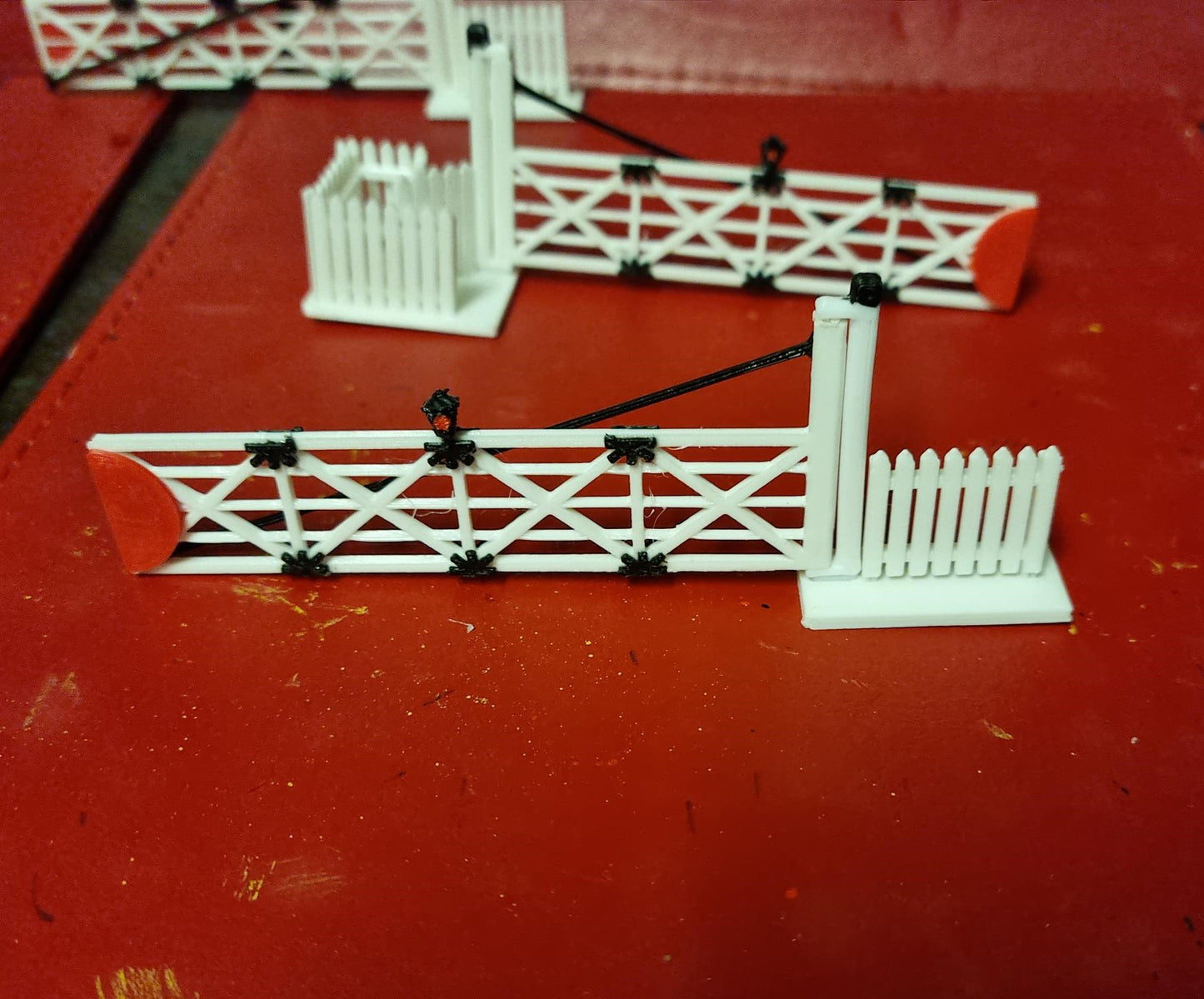 00 GAUGE 4 TRACK LEVEL CROSSING GATES 3D PRINTED HAND PAINTED DETAIL