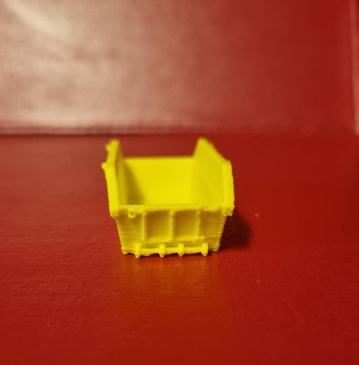 00 gauge 3 x 8 yd skip with 6 road cones 3D printed in Yellow