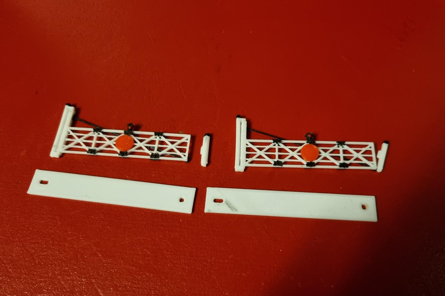 TT GAUGE 1:120 LEVEL CROSSING GATES 3D PRINTED IN BLACK AND WHITE .