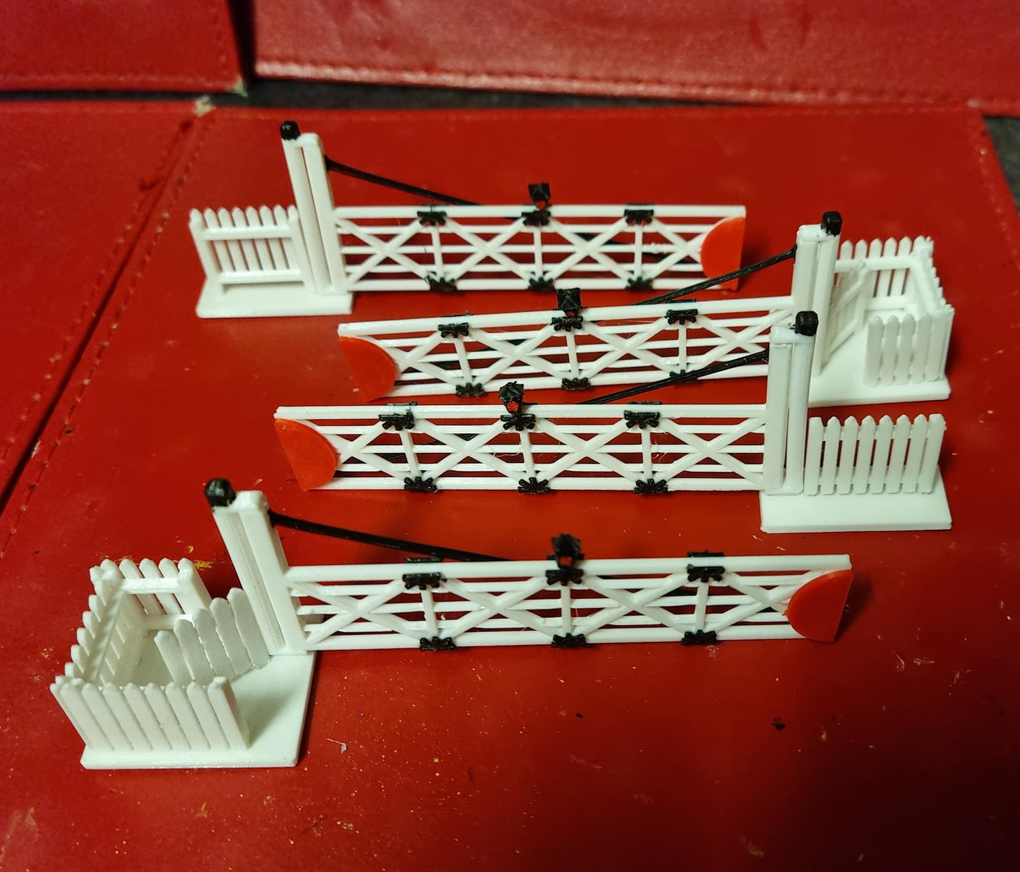 00 GAUGE 4 TRACK LEVEL CROSSING GATES 3D PRINTED HAND PAINTED DETAIL