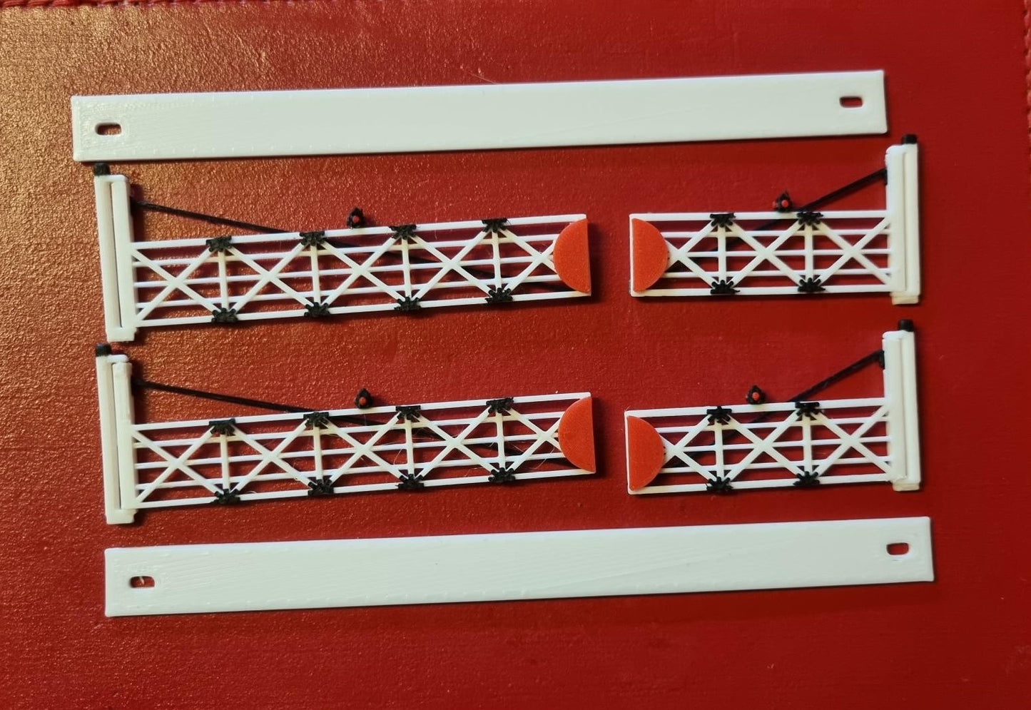 00 GAUGE LARGE 3 TRACK LEVEL CROSSING GATES 3D PRINTED HAND PAINTED DETAIL