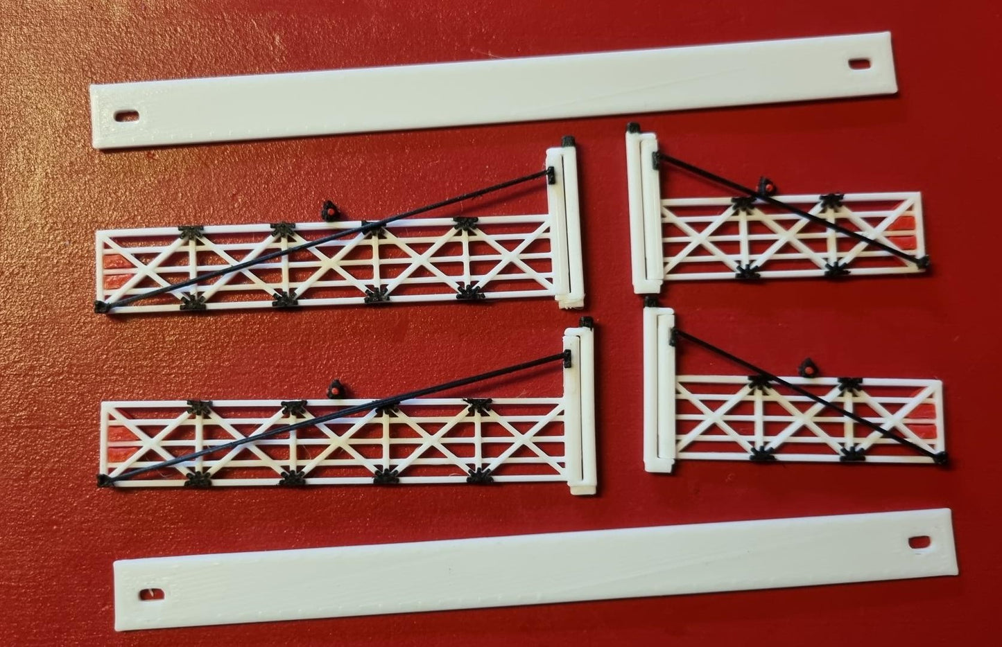 00 GAUGE LARGE 3 TRACK LEVEL CROSSING GATES 3D PRINTED HAND PAINTED DETAIL