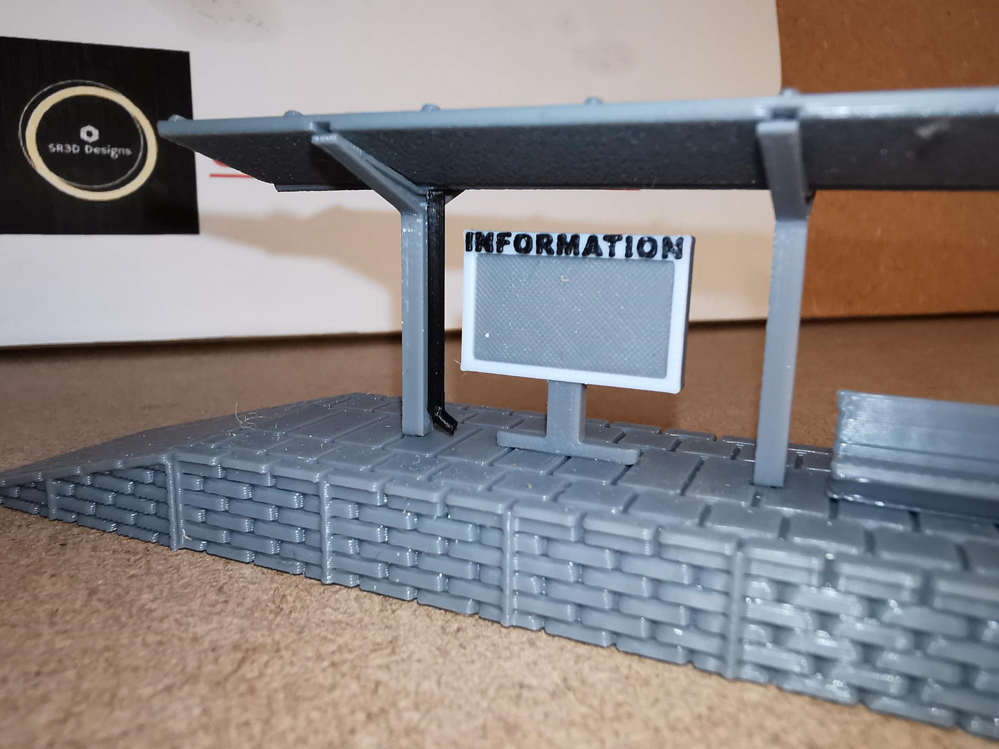 N Gauge 1:160 Station platform Extendable with furniture and roof options