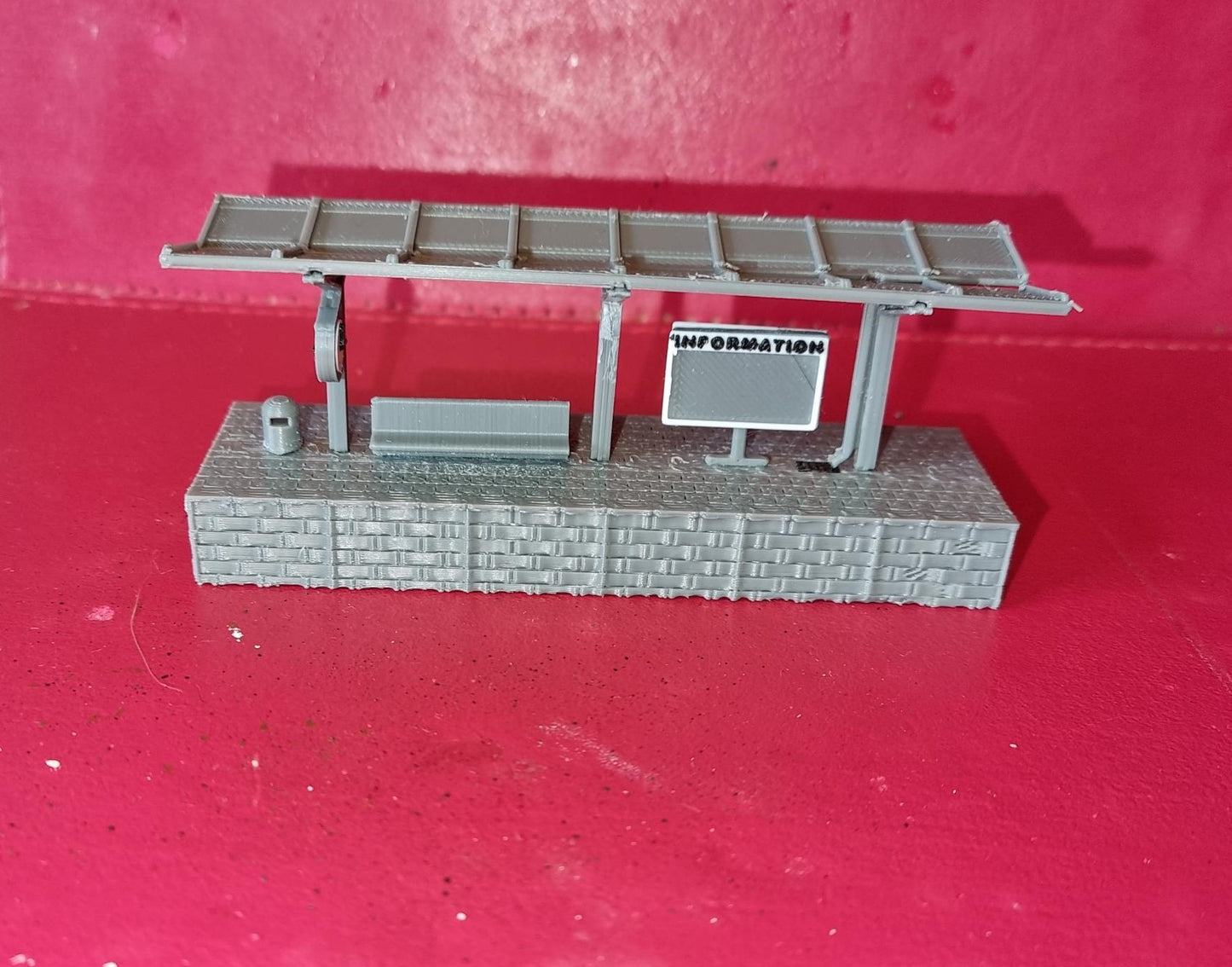 TT:120 Gauge - Model Railway Train Platform Extendable with Furniture