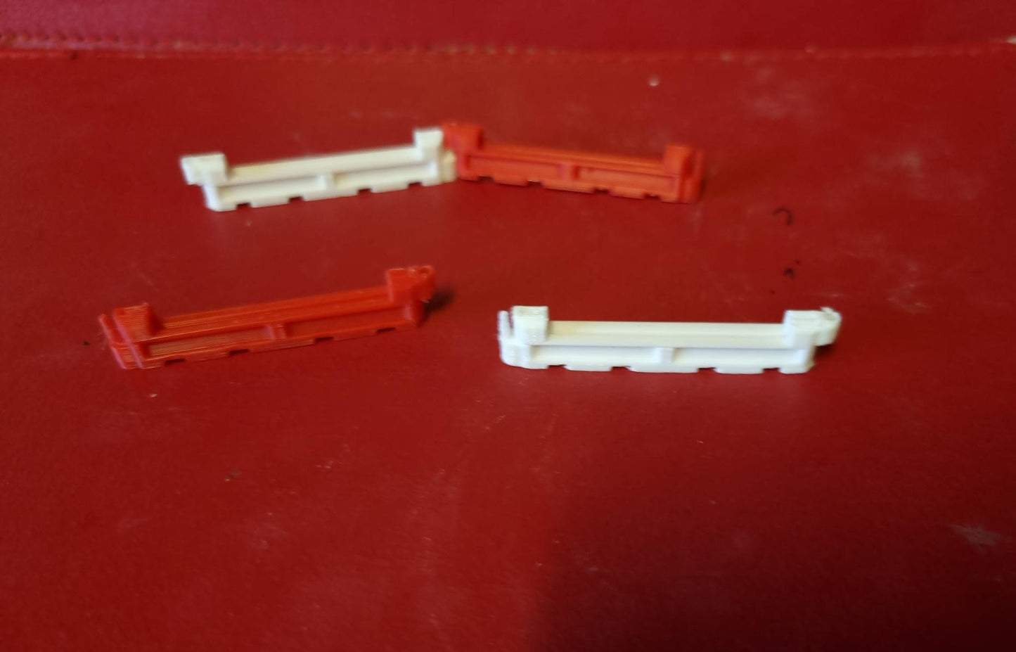 ROADWORKS / TRAFFIC BARRIERS STOP BLOCKS RAILWAY 1:76 SCALE SET of 6