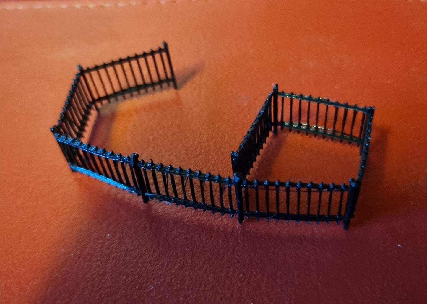 Model Railway OO gauge, 1:76 scale fence. Iron Railings with gate White