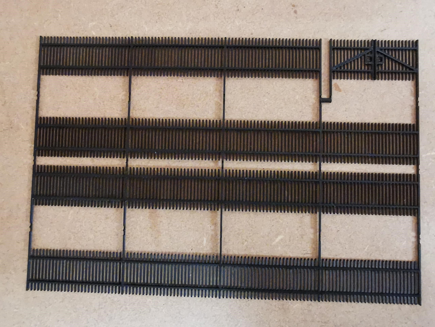 Model railway Scenery 3 mm Scale 8 foot Security Fencing TT3 Gauge