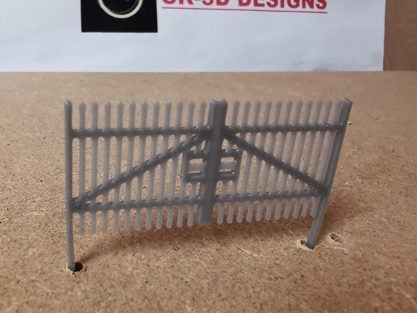 Model railway Scenery 3 mm Scale 8 foot Security Fencing TT3 Gauge