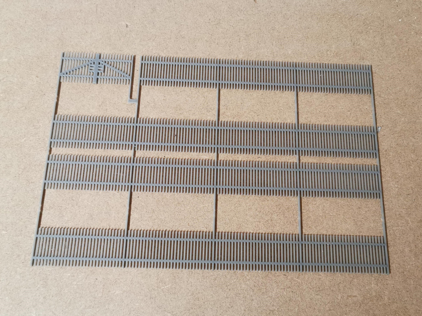 Model railway Scenery 3 mm Scale 8 foot Security Fencing TT3 Gauge