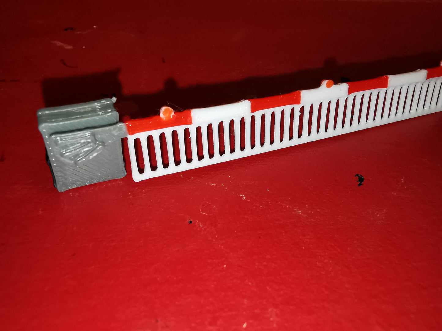 TT Gauge 1:120 set of 2 modern style level crossing gates