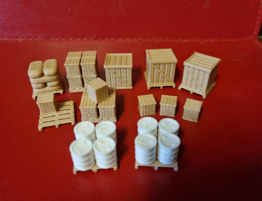 Model Railway 00 gauge, 1:76 scale Crates Pallets Barrels and Sacks assorted set