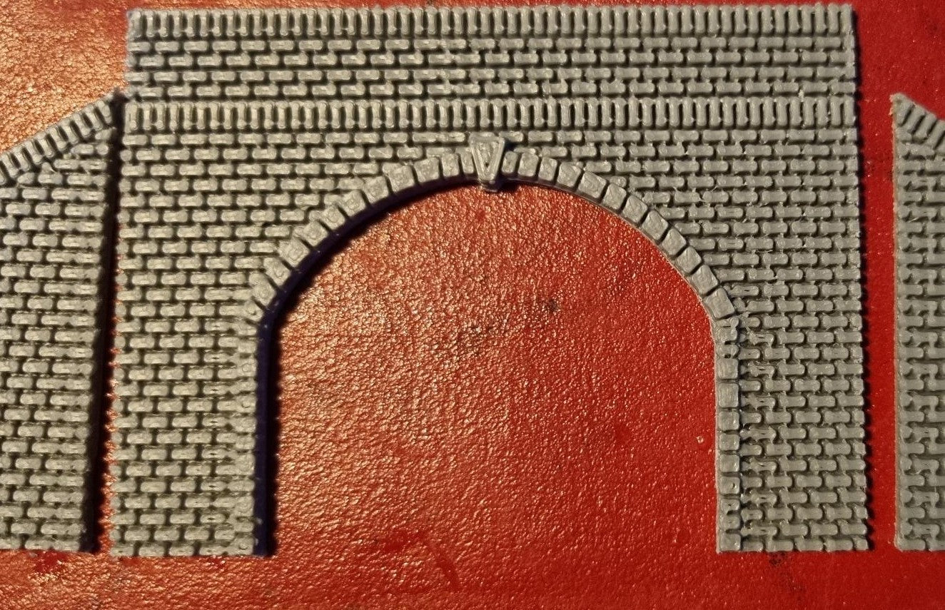 N gauge Double track tunnel With Retaining walls portal 3D printed with brick detail.