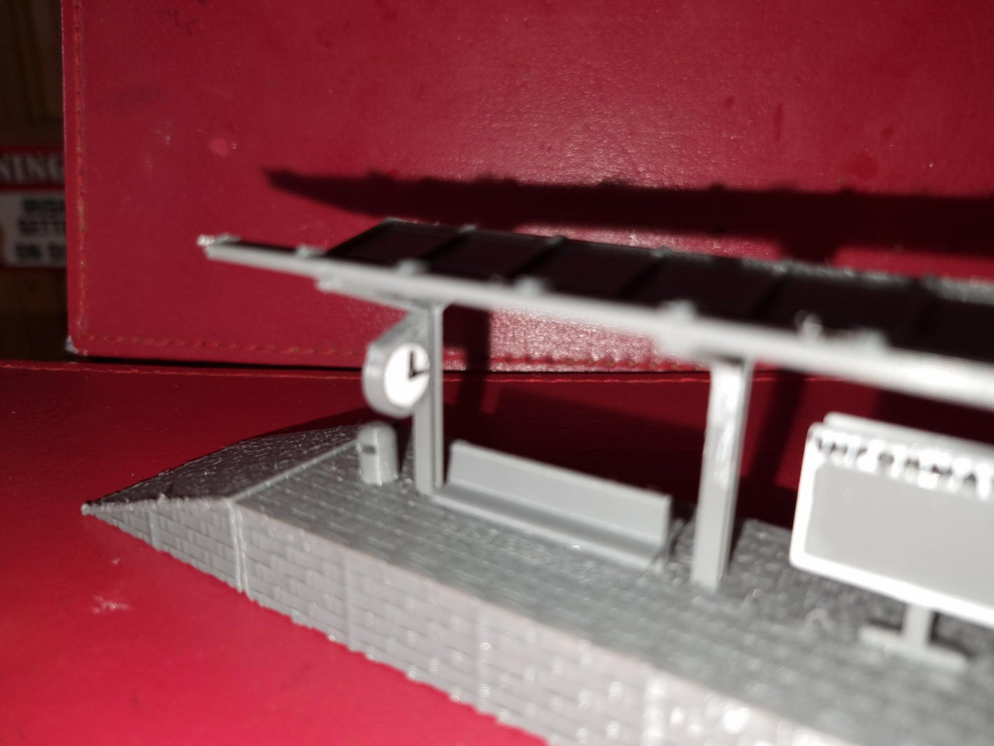 TT:120 Gauge - Model Railway Train Platform Extendable with Furniture