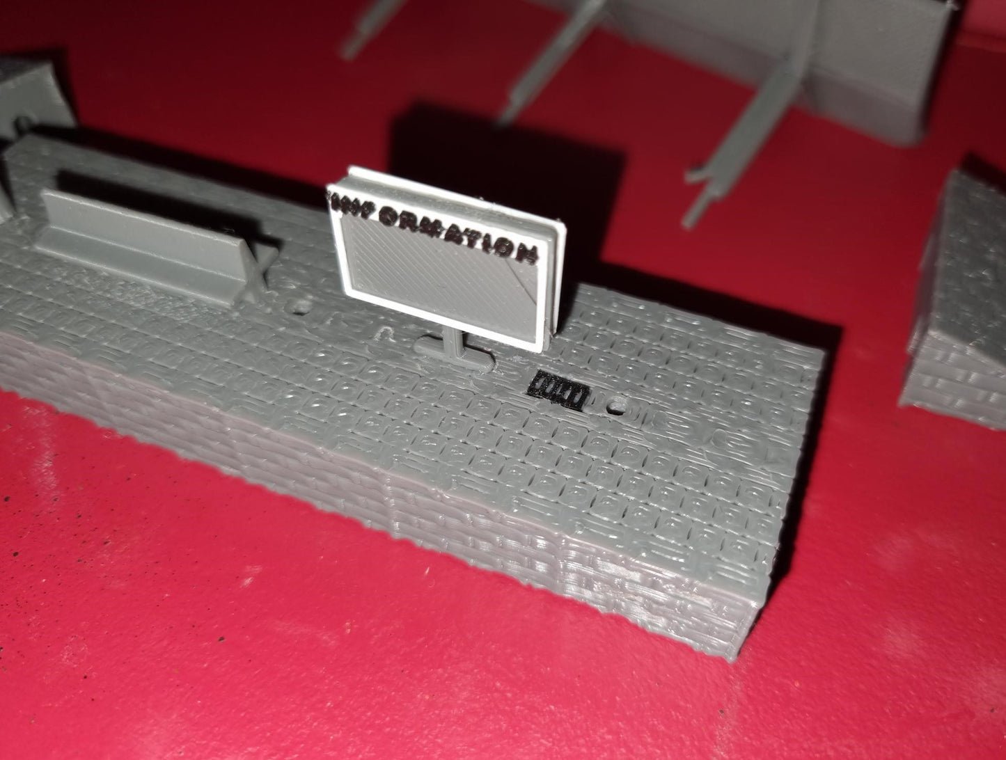 TT:120 Gauge - Model Railway Train Platform Extendable with Furniture