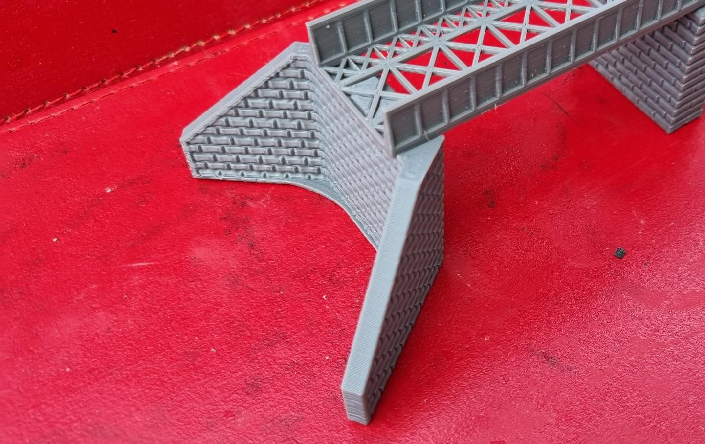 N Gauge Girder style bridge 3D Printed in grey With 3 support Pillars Larger End supports