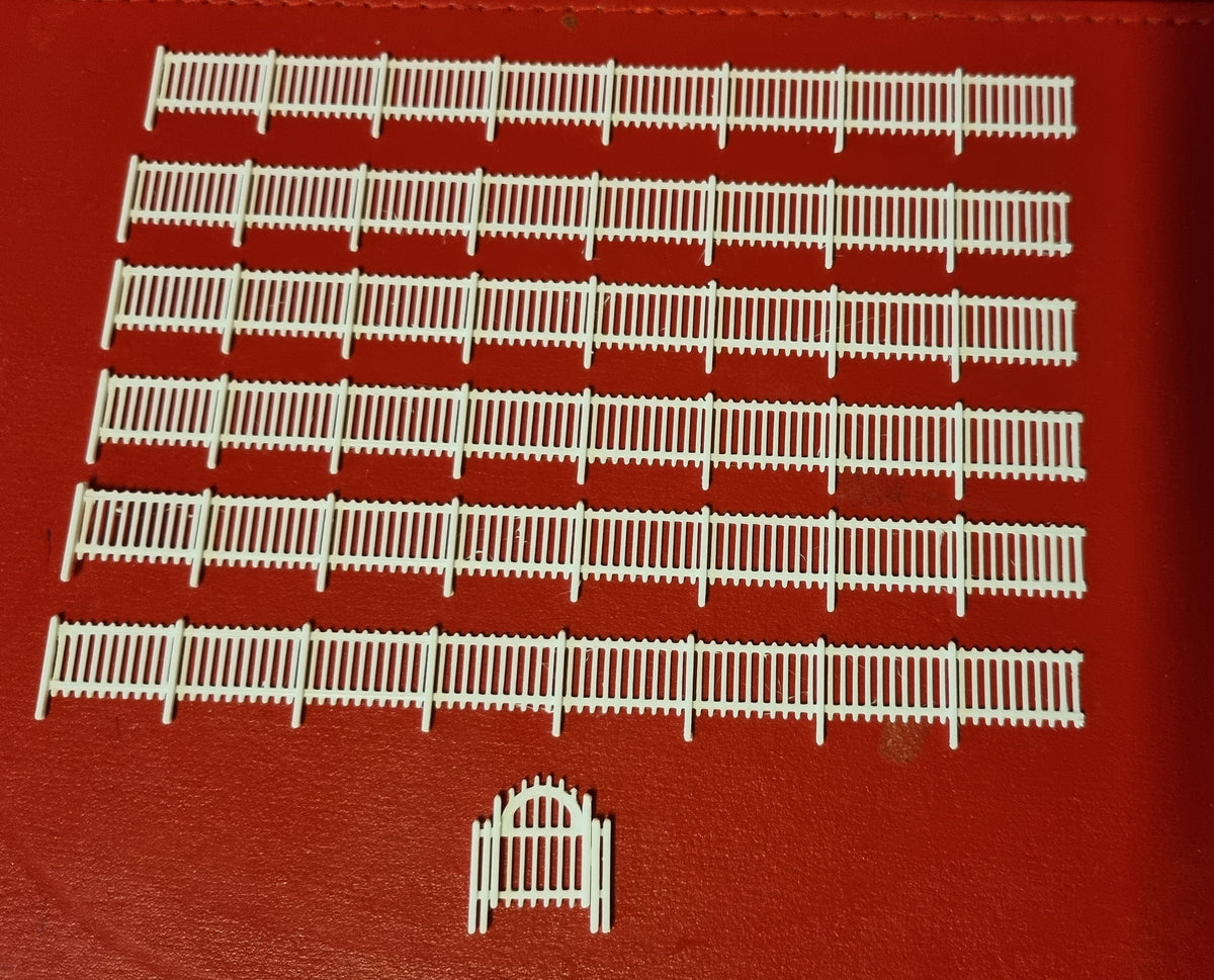 Model Railway OO gauge, 1:76 scale fence. Iron Railings with gate Whit ...