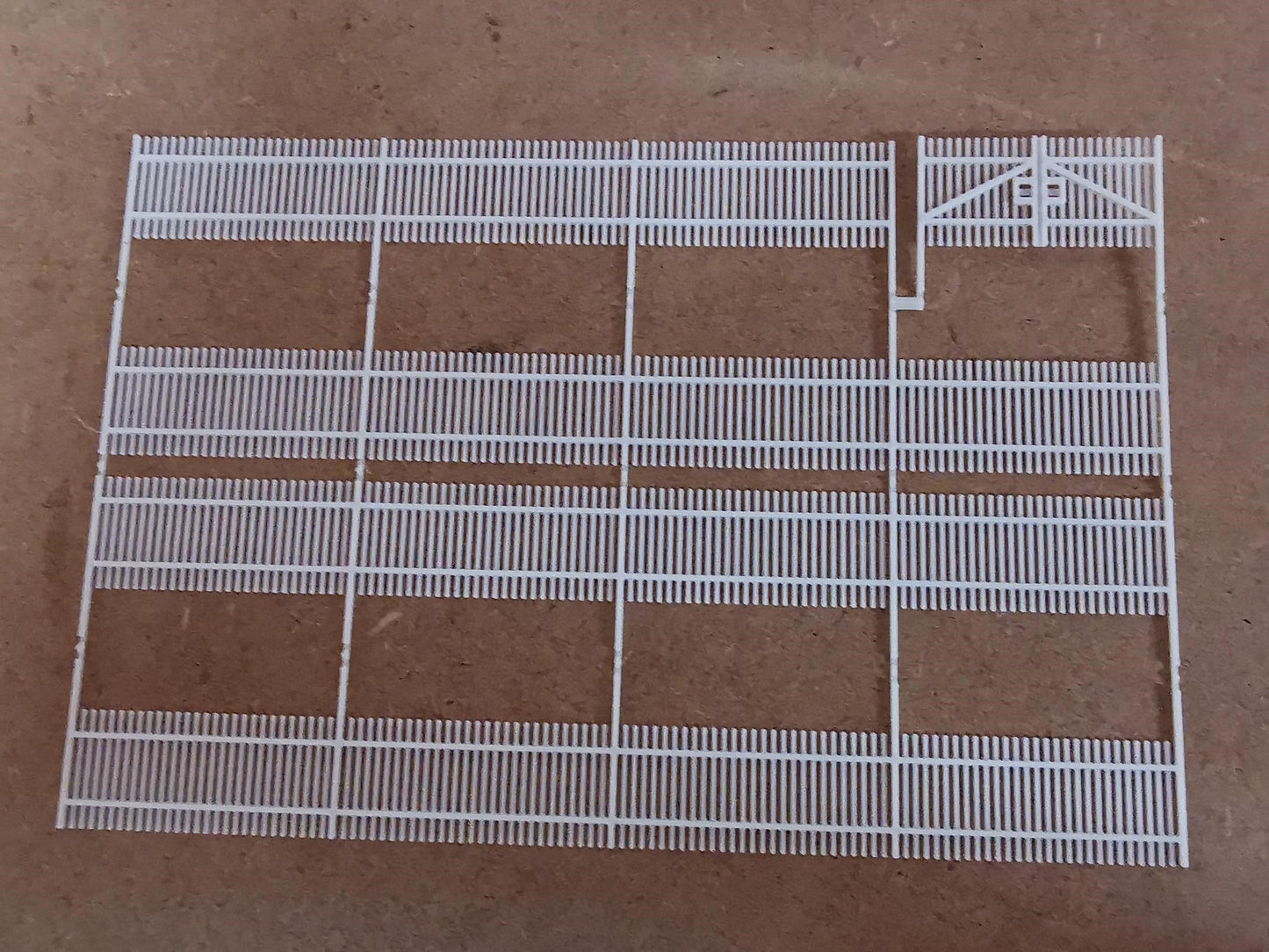 Model railway Scenery 3 mm Scale 8 foot Security Fencing TT3 Gauge