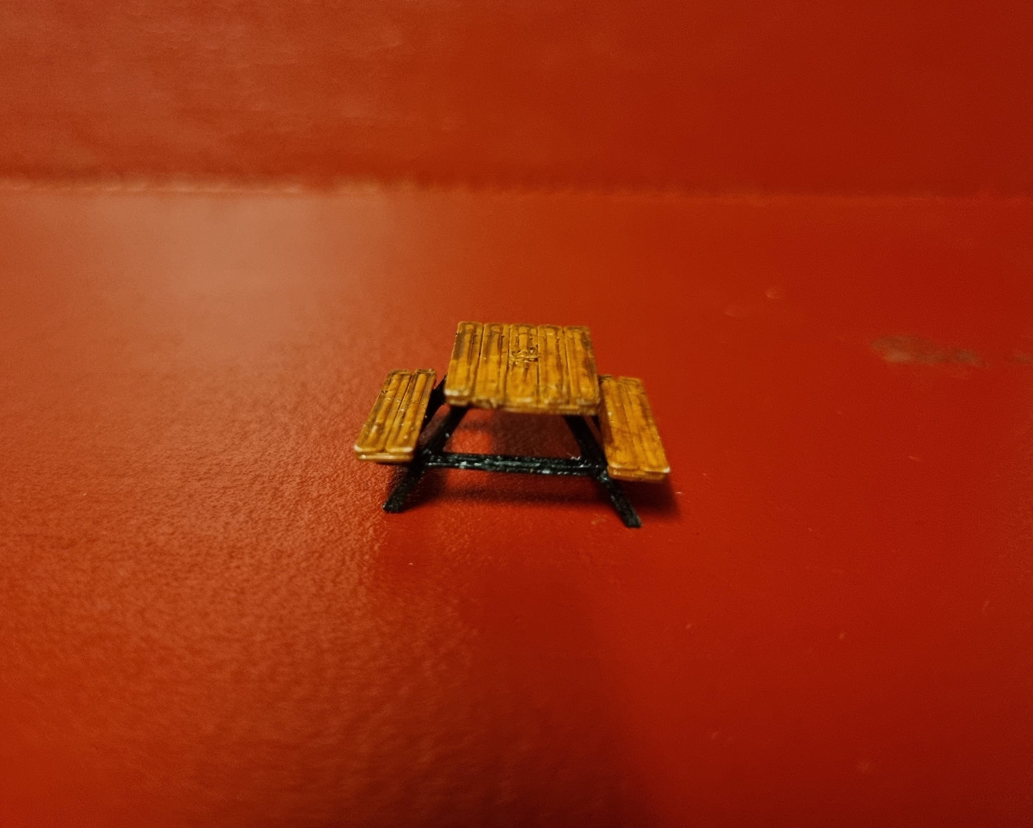 OO Gauge 00 Model Railway Picnic Table/Pub garden seats. 3D printed, Hand Painted